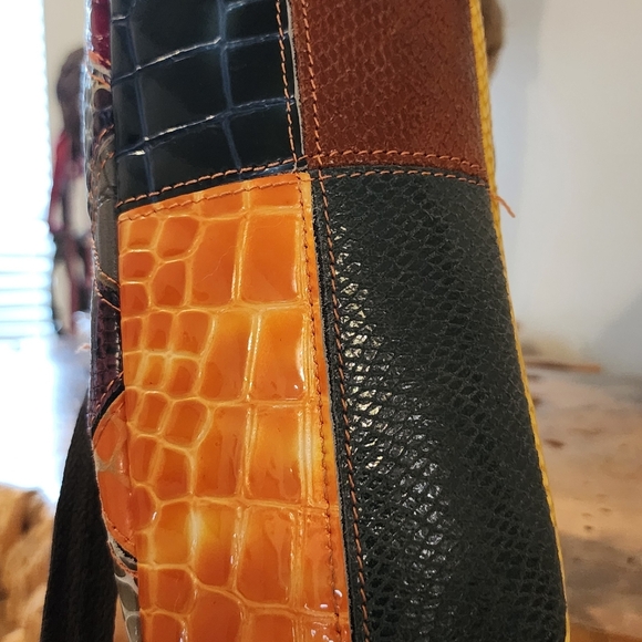 Sold - Picture 3 of 5